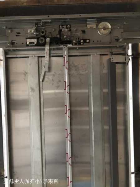 电梯门机板型号在哪里，电梯门机配件组成图说明？