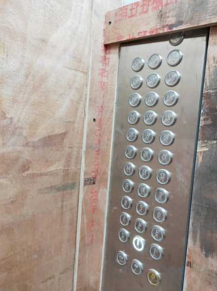 是否有木质电梯怎么看型号？木板电梯？