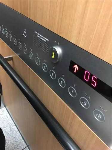 残疾人的电梯按钮型号？残疾人电梯怎么用？