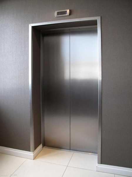 建筑电梯有几个门板的型号，电梯有几个门套！