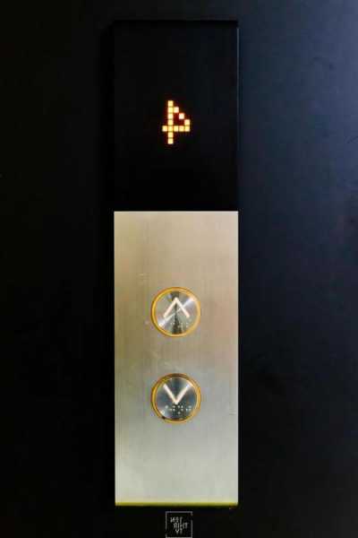 盲人能安的电梯有哪些型号，盲人电梯按钮图片？