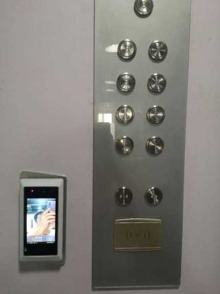邳州电梯控制面板型号，电梯的控制面板一般都按在什么高度