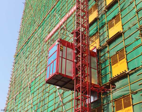 楼内施工电梯有几种型号，施工电梯适合建筑多少层数的楼房！