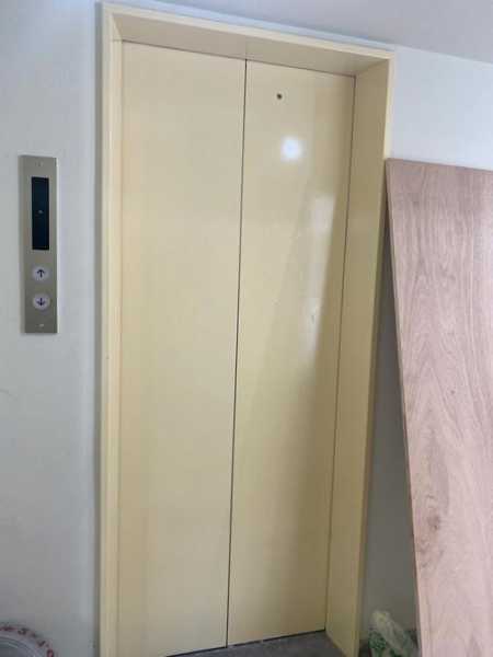电梯厅门怎么查电梯型号，如何检查电梯厅门是否有故障